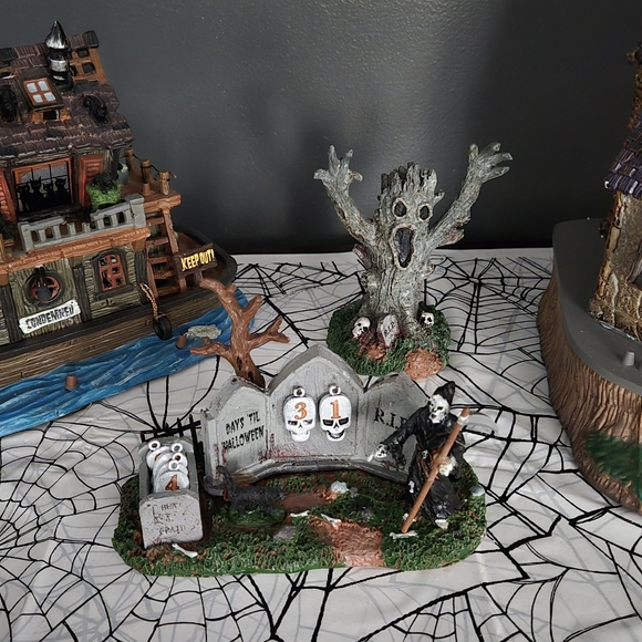 Halloween Count Down Calendar - Picture 3 of 3